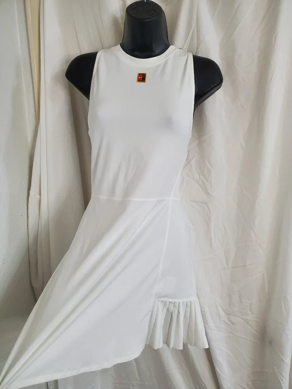 Nike Dri-FIT white back cutout back pleated tennis dress size medium new